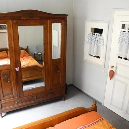 Altes Winzerhaus בית נופש *